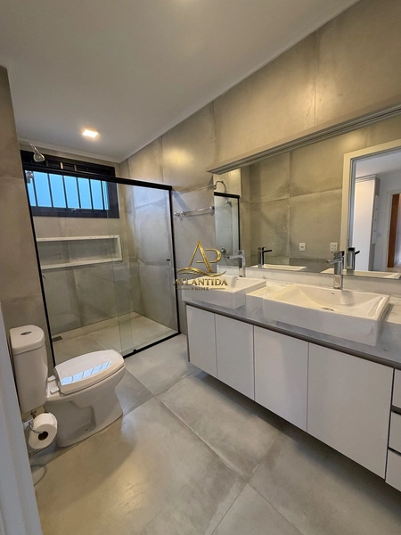 Casa nova de alto padrão a poucos metros do mar : 23ª foto da galeria de imagens do imóvel