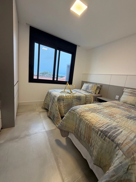 Casa nova de alto padrão a poucos metros do mar : 30ª foto da galeria de imagens do imóvel