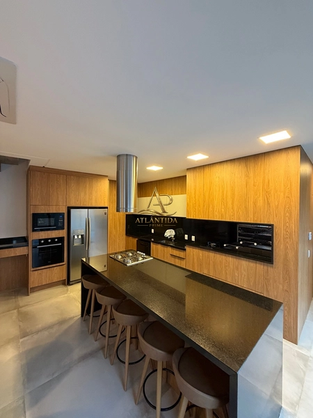 Casa nova de alto padrão a poucos metros do mar : 9ª foto da galeria de imagens do imóvel