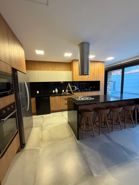 Casa nova de alto padrão a poucos metros do mar : 12ª foto da galeria de imagens do imóvel