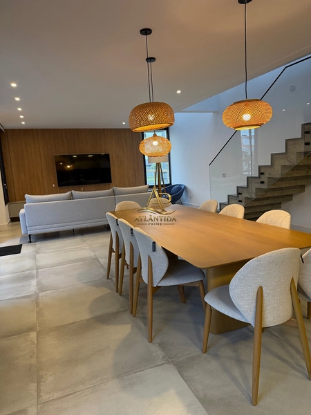 Casa nova de alto padrão a poucos metros do mar : 8ª foto da galeria de imagens do imóvel