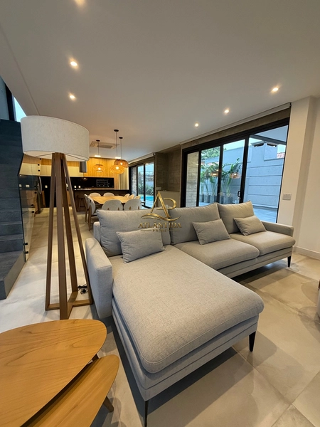 Casa nova de alto padrão a poucos metros do mar : 15ª foto da galeria de imagens do imóvel