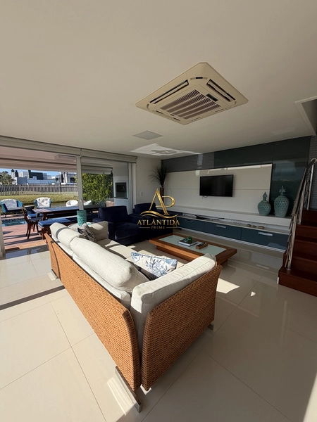 Uma residência que reúne conforto, praticidade e lazer, em uma localização privilegiada de Atlântida, na divisa com Capão da Canoa.: 6ª foto da galeria de imagens do imóvel