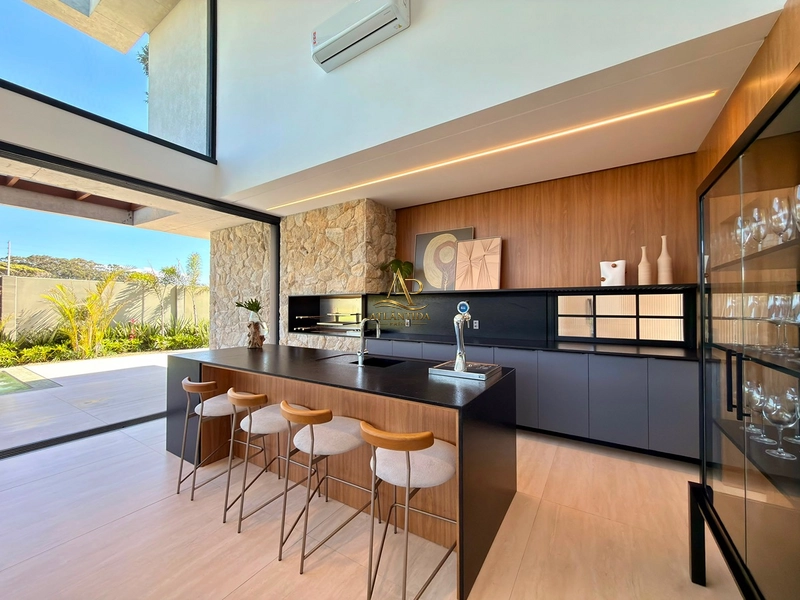 Uma residência de alto padrão, com projeto arquitetônico sofisticado e ambientes pensados para proporcionar conforto, exclusividade e qualidade de vida.: 18ª foto da galeria de imagens do imóvel