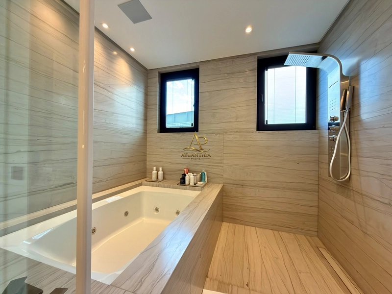 Uma residência extraordinária no Enseada Lagos: 488 m², 5 suítes, piscina aquecida com borda infinita, automação completa e acabamento de altíssimo padrão.: 31ª foto da galeria de imagens do imóvel