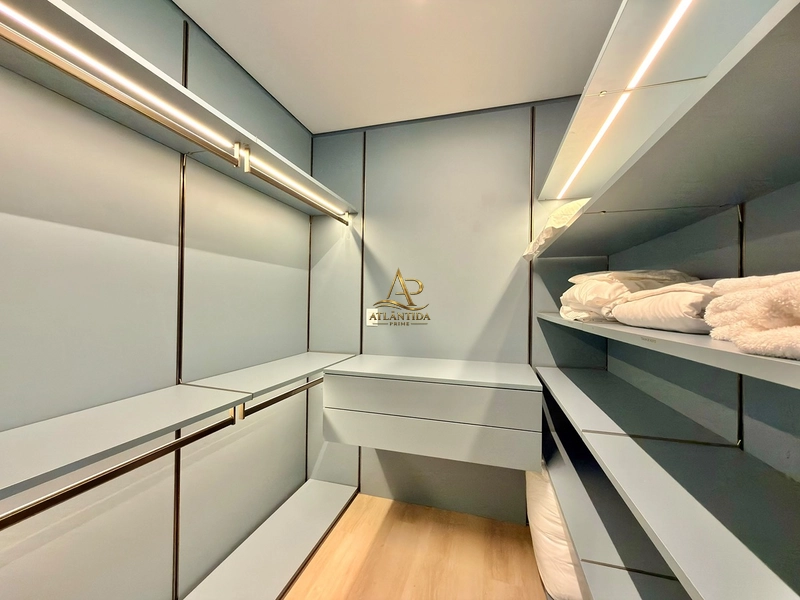 Uma residência extraordinária no Enseada Lagos: 488 m², 5 suítes, piscina aquecida com borda infinita, automação completa e acabamento de altíssimo padrão.: 21ª foto da galeria de imagens do imóvel