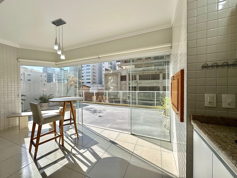 Apartamento de frente com Terraço: 2ª foto da galeria de imagens do imóvel
