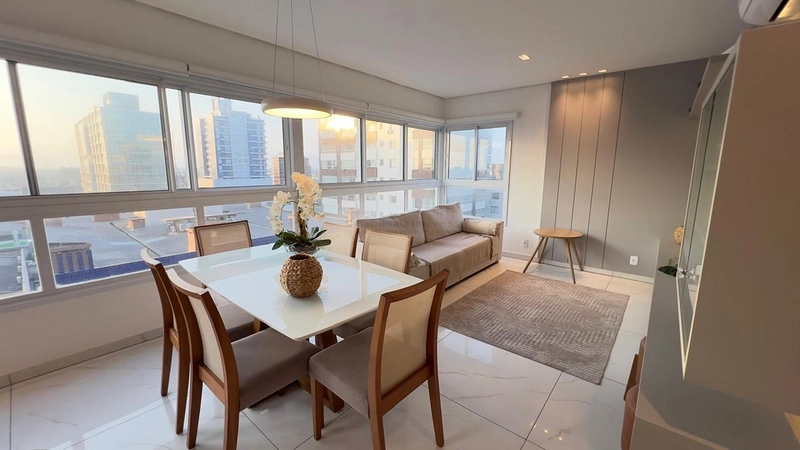 Lindo apartamento 2D com suite de frente e decorado: 2ª foto da galeria de imagens do imóvel