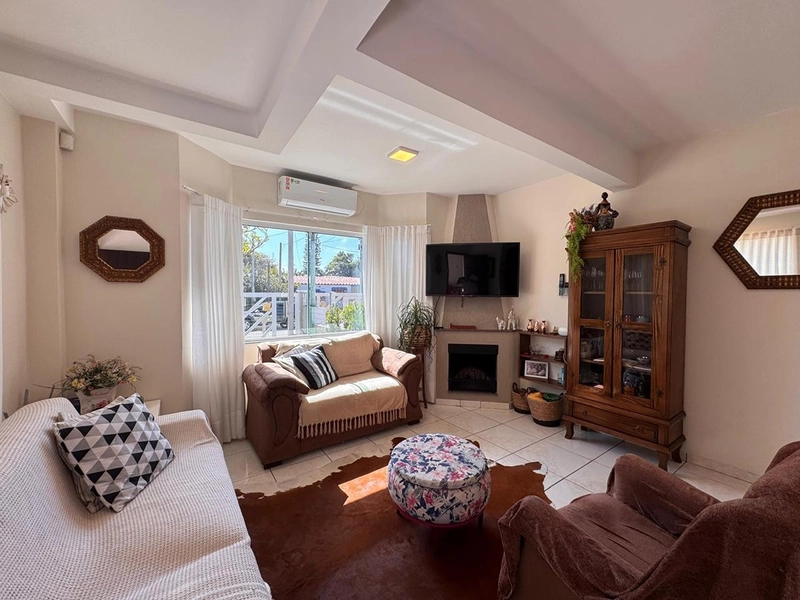 SOBRADO DE ALTO PADRÃO NO CENTRO DE IMBÉ: 3ª foto da galeria de imagens do imóvel