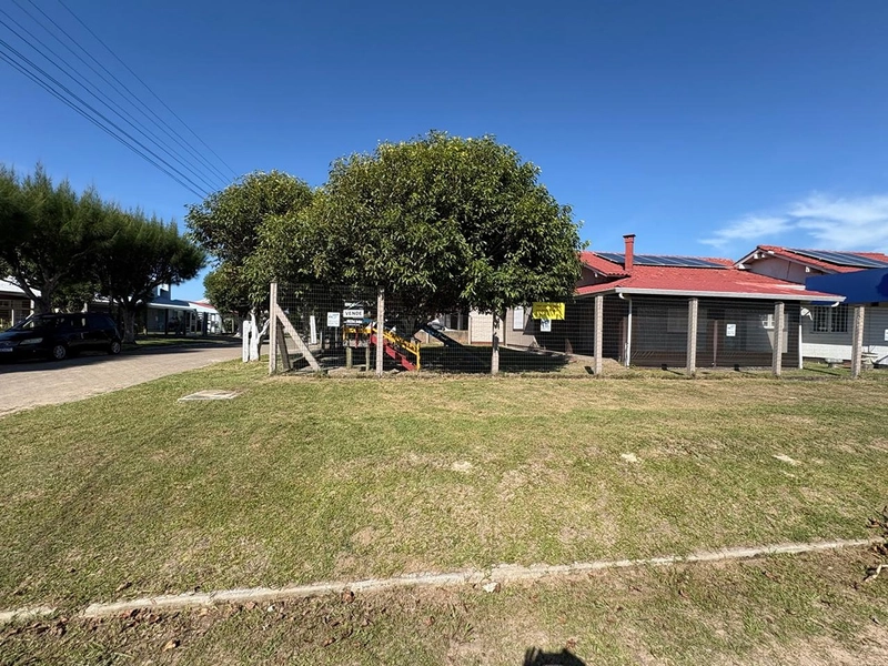Casa de esquina à venda em Imbé: 3ª foto da galeria de imagens do imóvel