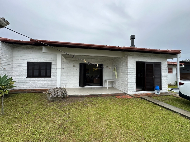 Casa à venda próximo a barra de Imbé: 2ª foto da galeria de imagens do imóvel