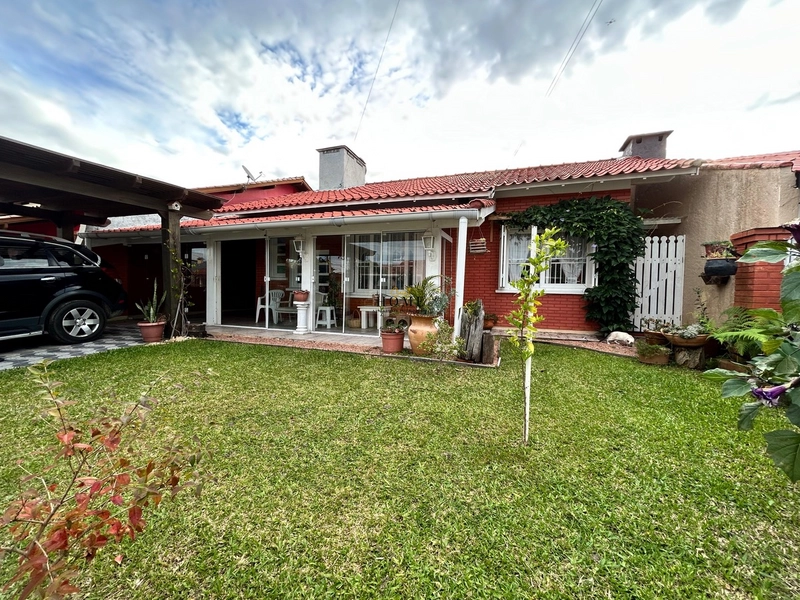Casa à venda no centro de Imbé: 1ª foto da galeria de imagens do imóvel