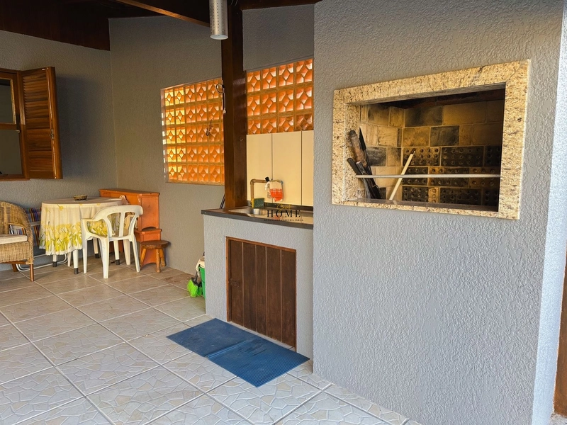 Casa em Mariluz com excelente localização próxima ao mar: 3ª foto da galeria de imagens do imóvel