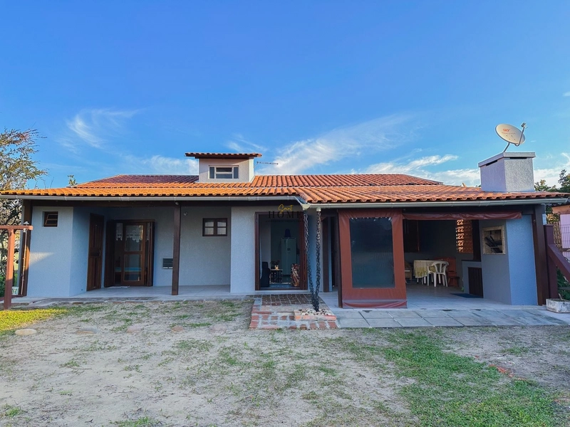 Casa em Mariluz com excelente localização próxima ao mar: 12ª foto da galeria de imagens do imóvel