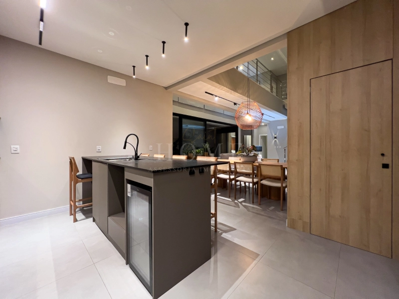 CASA COM 4 SUÍTES FINAMENTE DECORADA!: 18ª foto da galeria de imagens do imóvel
