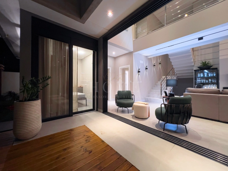 CASA COM 4 SUÍTES FINAMENTE DECORADA!: 13ª foto da galeria de imagens do imóvel