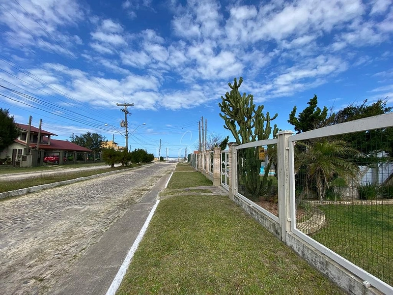 Casa à venda, próximo ao mar: 1ª foto da galeria de imagens do imóvel