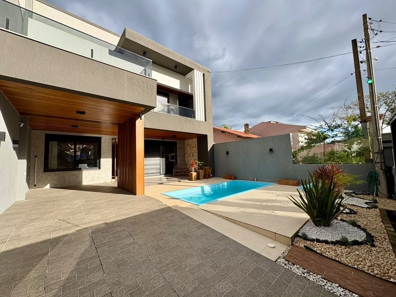 🏡 ALTO PADRÃO E LUXO A 200 METROS DO MAR E DA BARRA | IMBÉ – RS: 2ª foto da galeria de imagens do imóvel