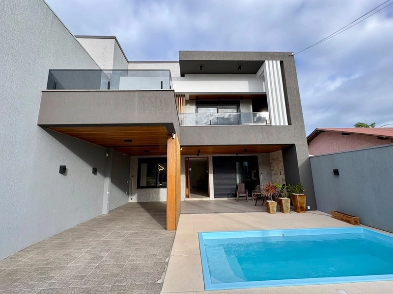 🏡 ALTO PADRÃO E LUXO A 200 METROS DO MAR E DA BARRA | IMBÉ – RS: 3ª foto da galeria de imagens do imóvel