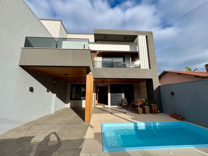 🏡 ALTO PADRÃO E LUXO A 200 METROS DO MAR E DA BARRA | IMBÉ – RS: 1ª foto da galeria de imagens do imóvel