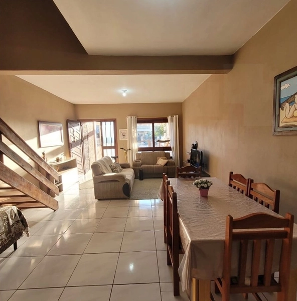 Duplex à venda no centro de Imbé : 2ª foto da galeria de imagens do imóvel