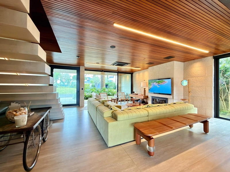 SOBRADO À VENDA EM XANGRI-LÁ! 5 SUÍTES • 488 M² • ALTO PADRÃO: 7ª foto da galeria de imagens do imóvel