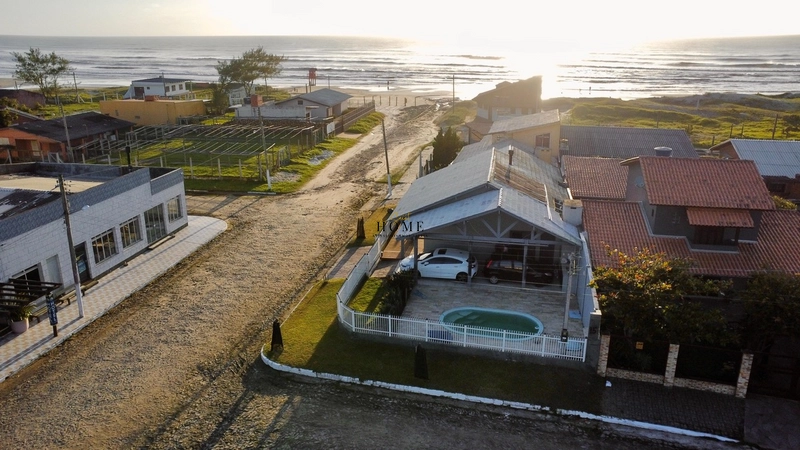 Casa à venda na beira mar de Imbé: 1ª foto da galeria de imagens do imóvel