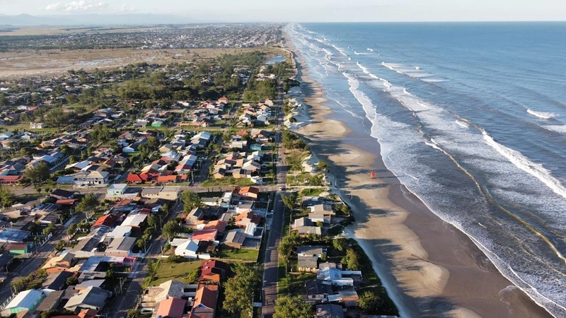 Terreno à venda na Beira Mar: 1ª foto da galeria de imagens do imóvel