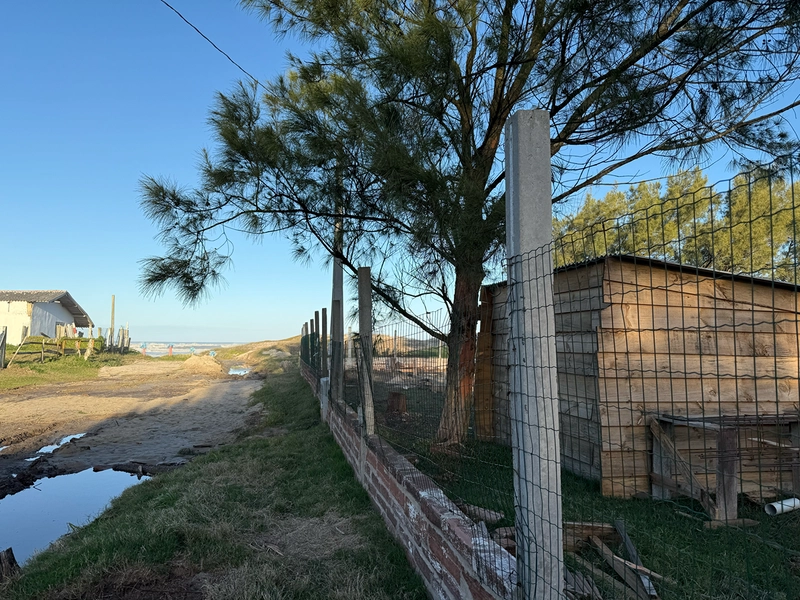 Terreno próximo ao mar : 1ª foto da galeria de imagens do imóvel
