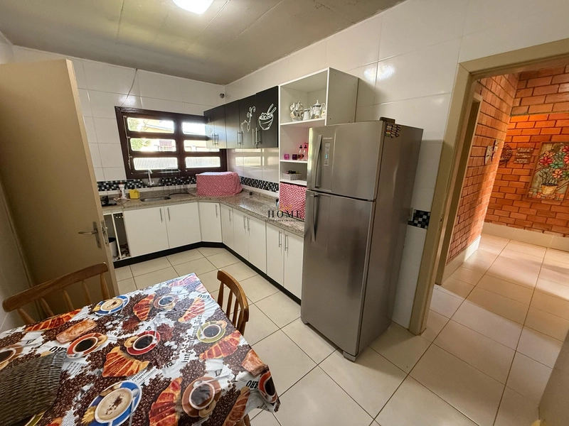 Casa à venda em Mariluz próxima ao mar: 1ª foto da galeria de imagens do imóvel