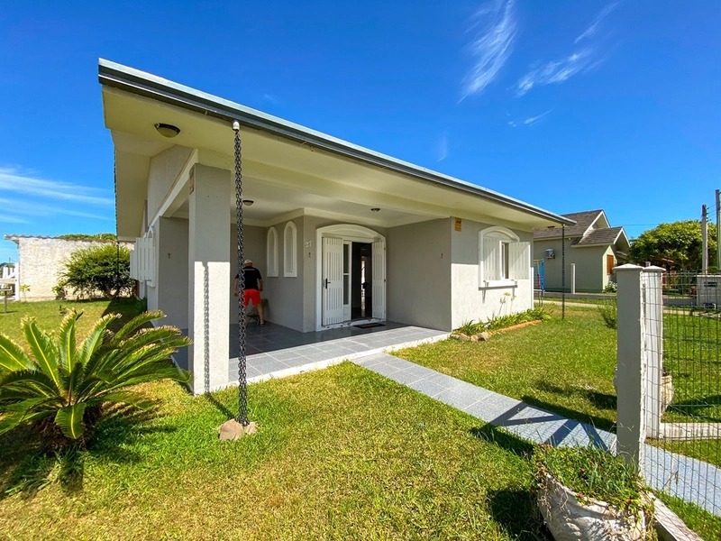 Casa à venda em Imbé: 2ª foto da galeria de imagens do imóvel