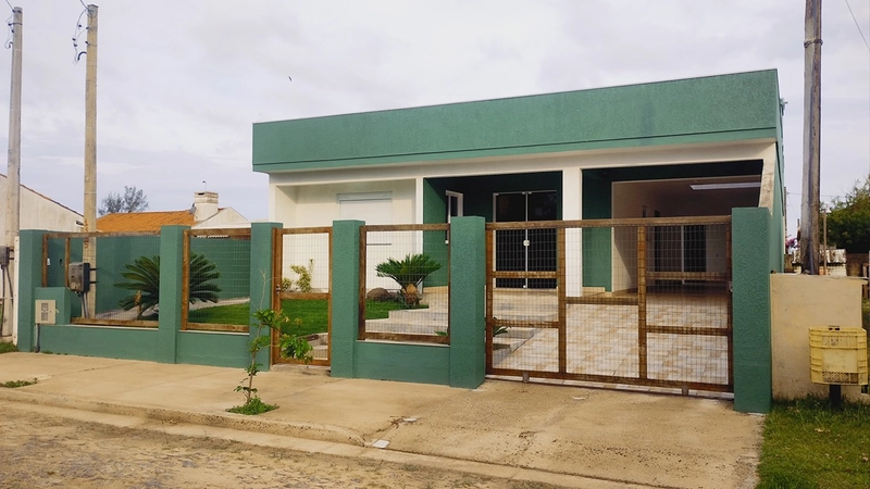 Casa à venda em Atlântida Sul : 1ª foto da galeria de imagens do imóvel