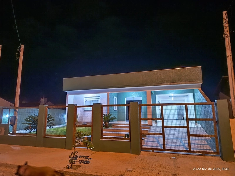 Casa à venda em Atlântida Sul : 2ª foto da galeria de imagens do imóvel