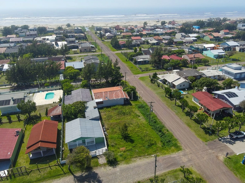 Terreno próximo ao mar: 2ª foto da galeria de imagens do imóvel