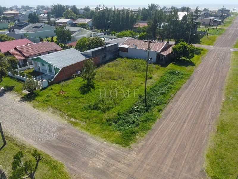 Terreno próximo ao mar: 1ª foto da galeria de imagens do imóvel