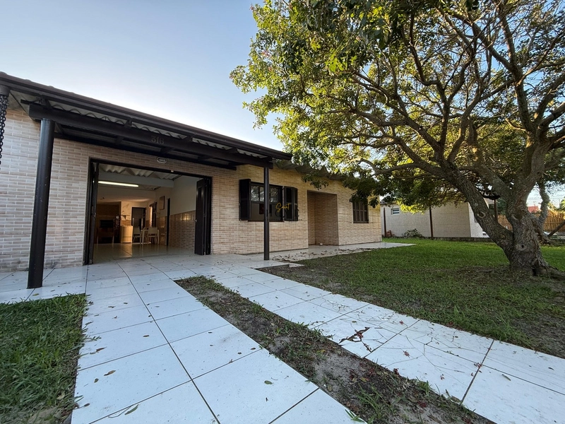 Casa à venda próxima ao mar: 1ª foto da galeria de imagens do imóvel