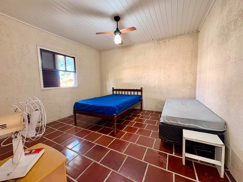 Casa à venda em Mariluz de esquina : 5ª foto da galeria de imagens do imóvel
