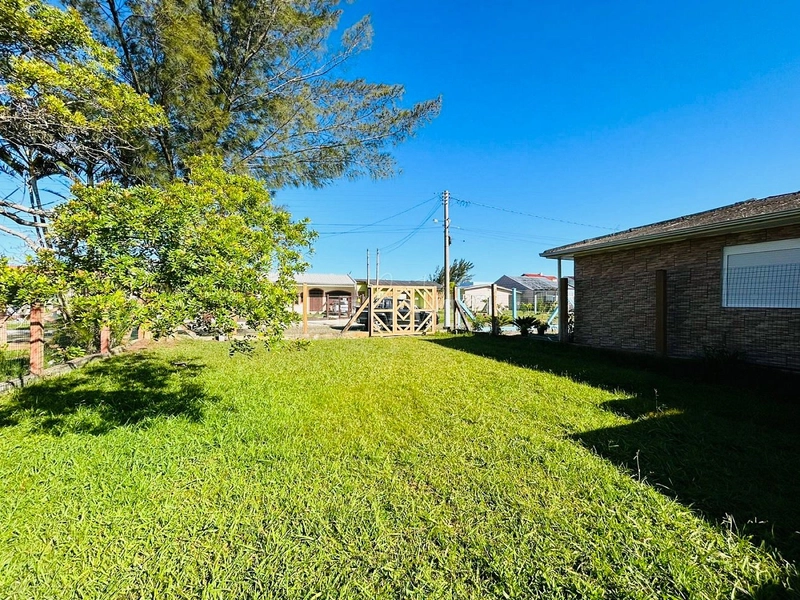 Casa á venda, próximo ao mar: 3ª foto da galeria de imagens do imóvel