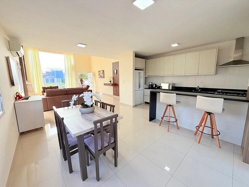 🏡✨ CASA DE ALTO PADRÃO À VENDA EM IMBÉ – CENTRO | PRÓXIMA AO MAR 🌊: 6ª foto da galeria de imagens do imóvel