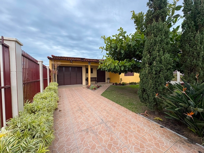 Casa à venda em Imbé: 1ª foto da galeria de imagens do imóvel