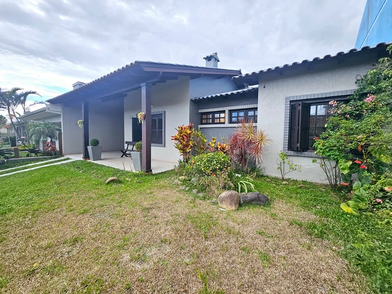 Casa à venda no centro de Imbé: 1ª foto da galeria de imagens do imóvel