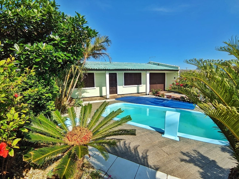 Casa à venda em Imbé: 1ª foto da galeria de imagens do imóvel