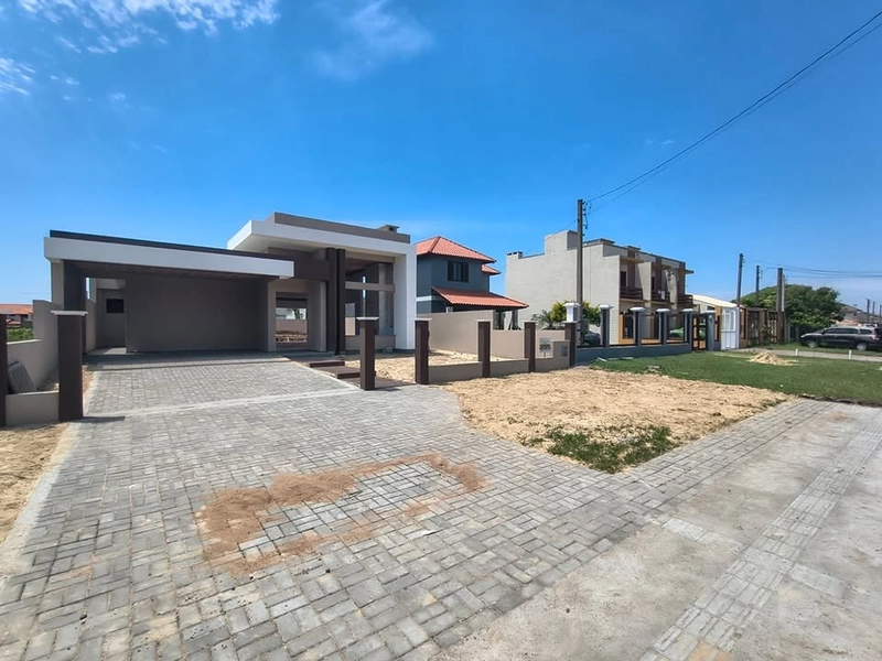 Casa à venda no centro de Imbé: 2ª foto da galeria de imagens do imóvel