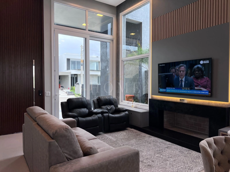 CASA MODERNA E AGRADÁVEL À VENDA EM CONDOMINIO FECHADO!: 1ª foto da galeria de imagens do imóvel