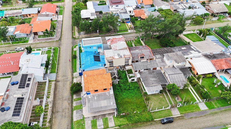 Terreno próximo ao mar em Mariluz: 3ª foto da galeria de imagens do imóvel