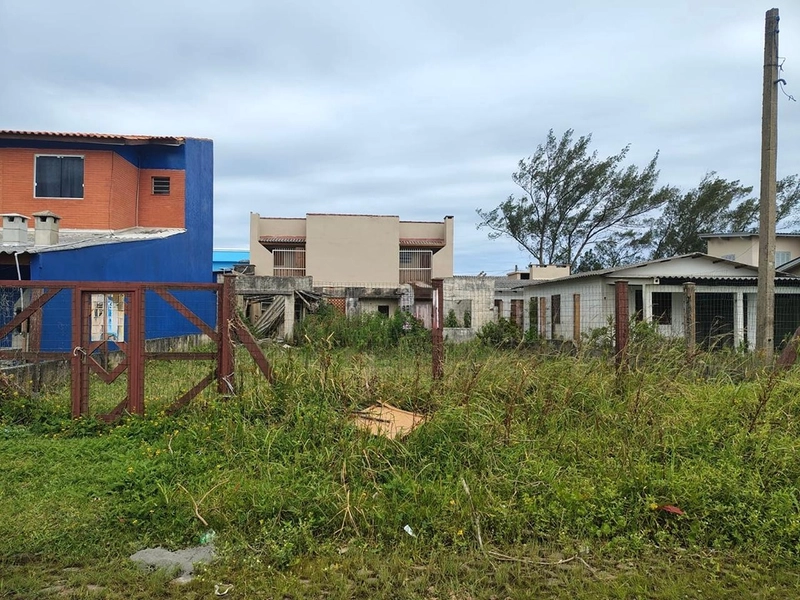 Terreno próximo ao mar em Mariluz: 5ª foto da galeria de imagens do imóvel