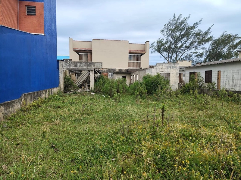 Terreno próximo ao mar em Mariluz: 2ª foto da galeria de imagens do imóvel