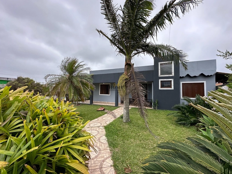 Casa à venda em Imbé: 2ª foto da galeria de imagens do imóvel