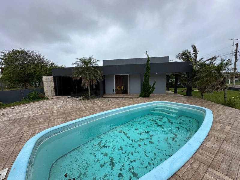 Casa à venda em Imbé: 1ª foto da galeria de imagens do imóvel