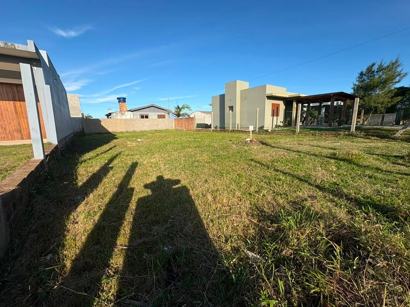 Terreno próximo ao mar : 2ª foto da galeria de imagens do imóvel